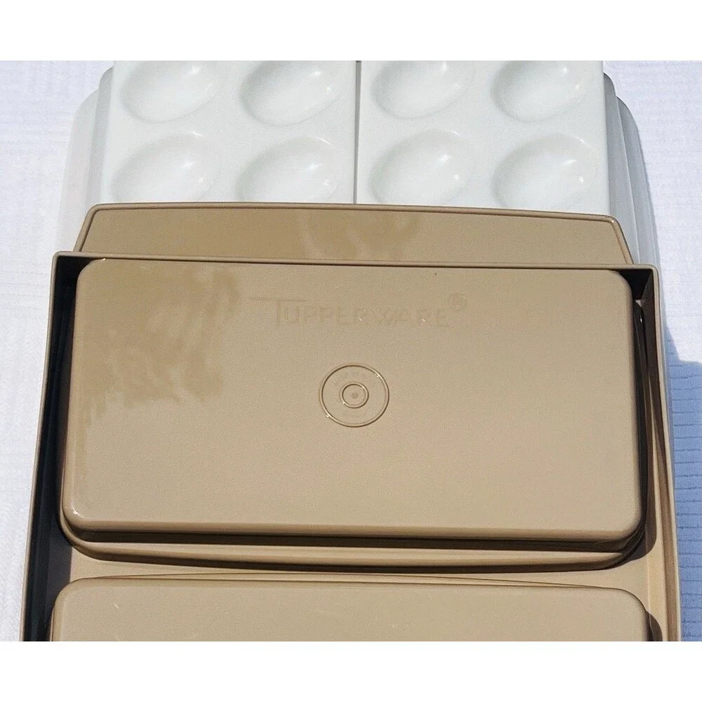1970’s Vintage Tupperware 4 Piece Deviled Egg Keeper Carrier 723 4 Harvest Gold